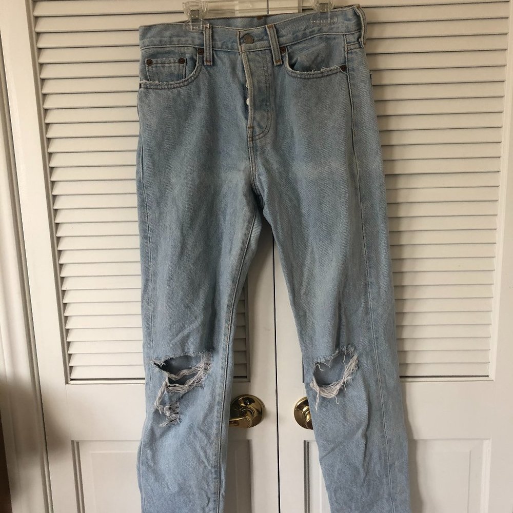 Light Blue Levi Jeans!